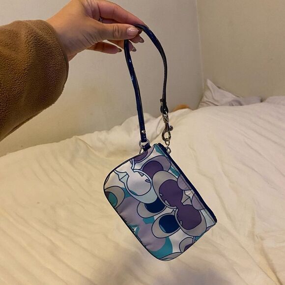 COACH Wristlet/ Mini bag - Picture 4 of 7